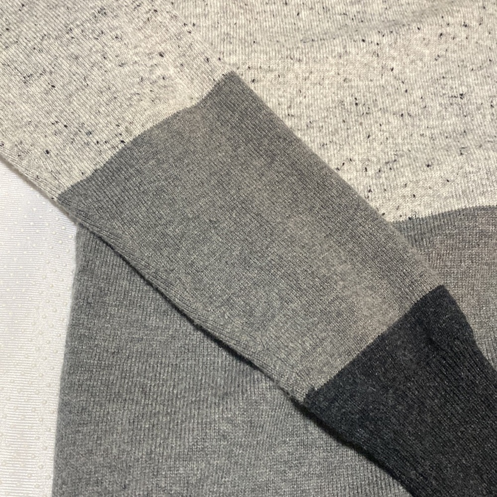 Striped gray sweater - Picture 7 of 7